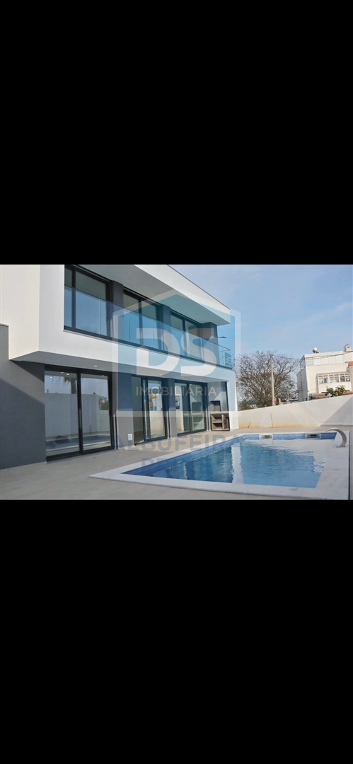 Detached house T4