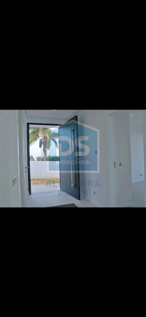 Detached house T4